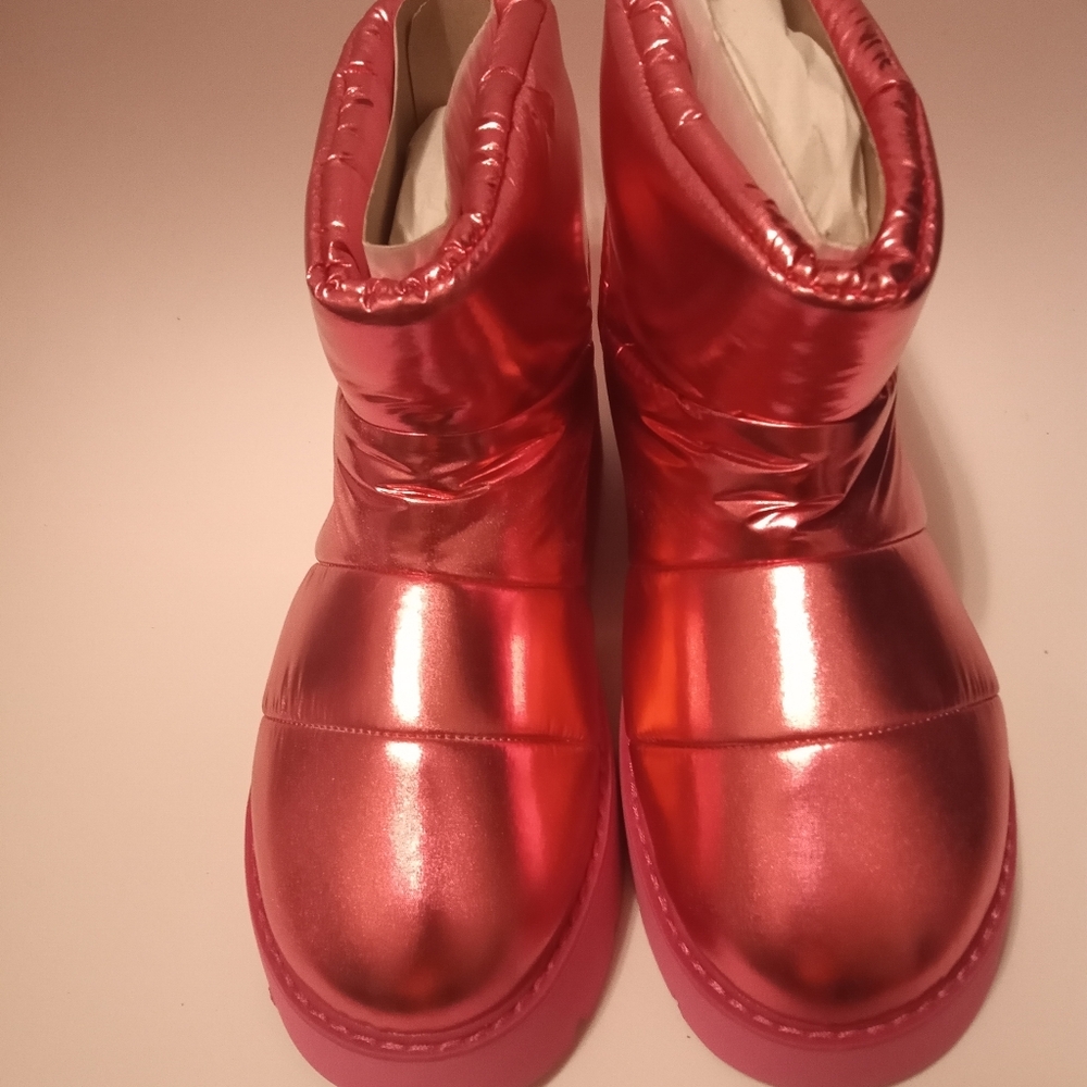 Women's metallic Pink Boots size 8